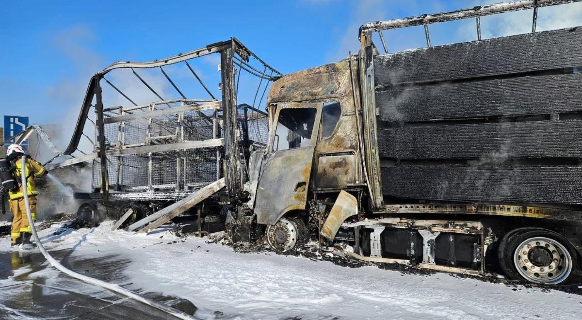 Ciężarówki zderzyły się na A4, a potem stanęły w ogniu. Autostrada zablokowana