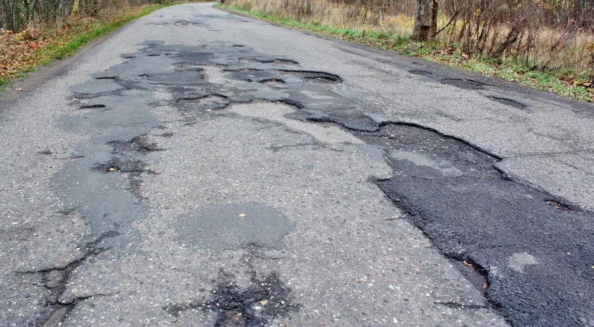 Koniec z dziurami w drogach? Jest sposób, jezdnie naprawią się same