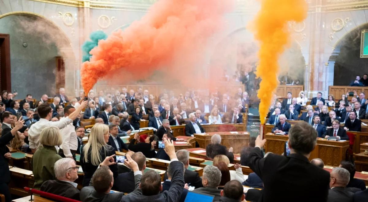 Parlament przegłosował zakaz parad równości na Węgrzech. Skandal podczas obrad