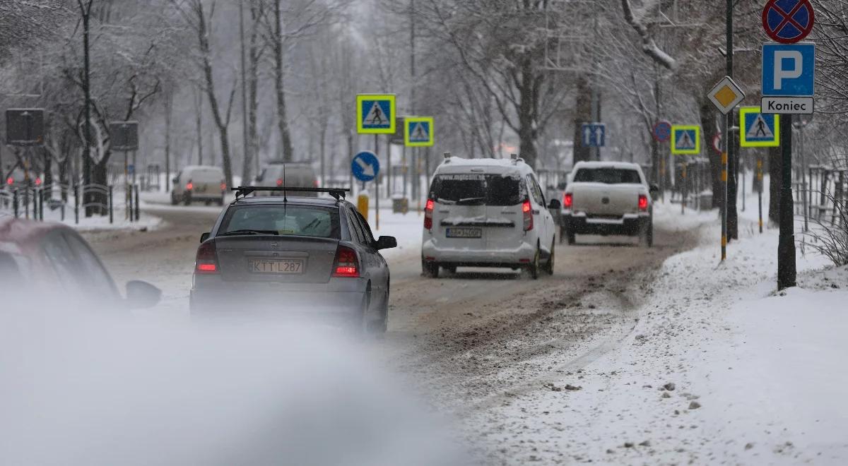 Niebezpieczne warunki na polskich drogach. Zamiecie śnieżne i oblodzenie