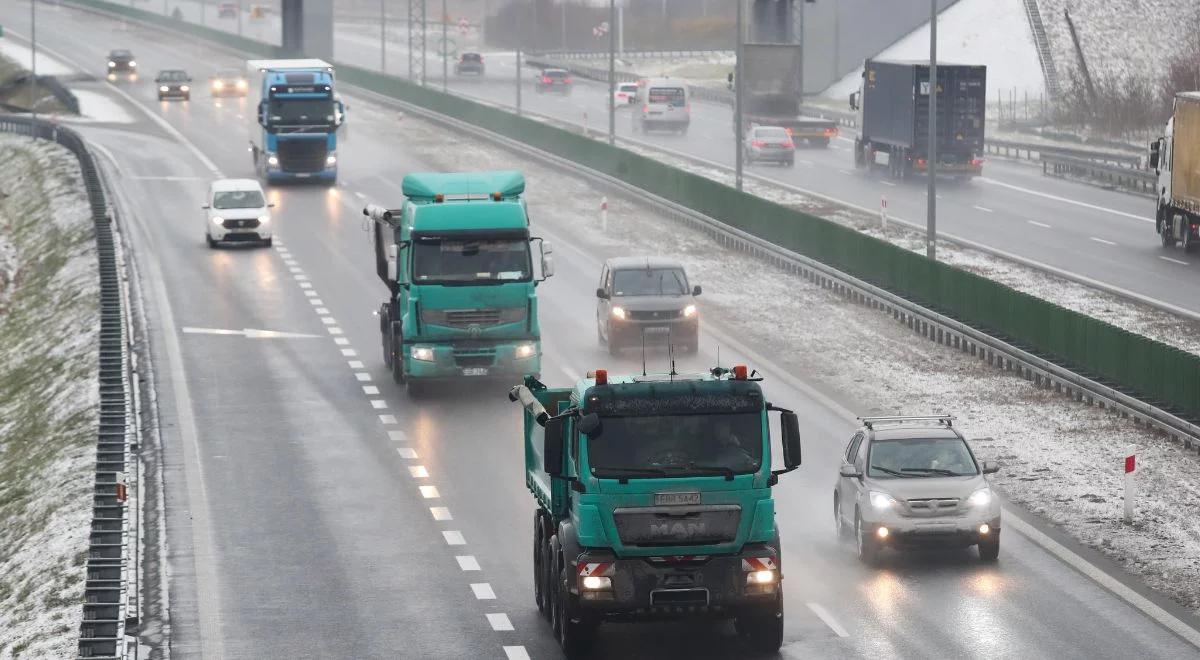 Atak zimy. Najnowszy raport z dróg. Kierowcy uważajcie!