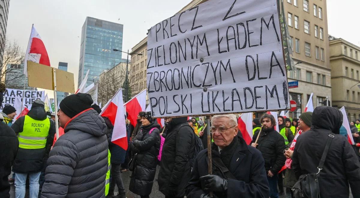 Rolnicy blokują Warszawę. Minister Siekierski odpowiada na protest