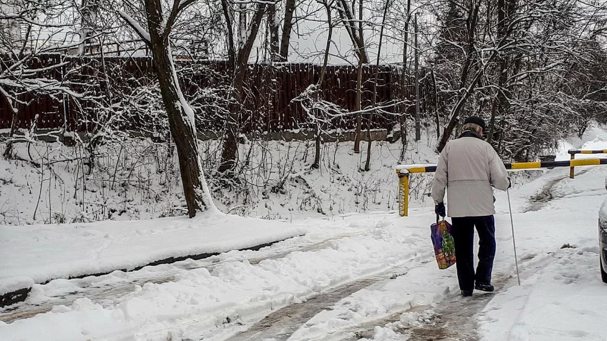 Atak zimy w Polsce. Alert przed opadami śniegu, zagrożenie lawinowe i ślisko na drogach