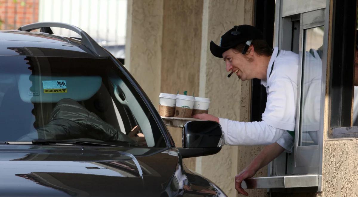 Gorąca kawa poparzyła mu genitalia. Starbucks ma zapłacić astronomiczne odszkodowanie