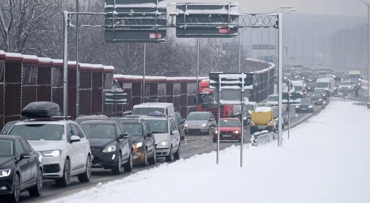 Duży korek w kierunku Wrocławia. Cztery samochody rozbite w kolizji na S11