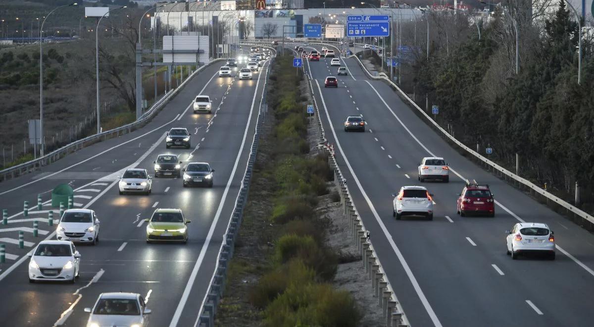 Koniec elektrycznego eldorado? Sprzedaż w Europie spada, w siłę rosną "hybrydy"