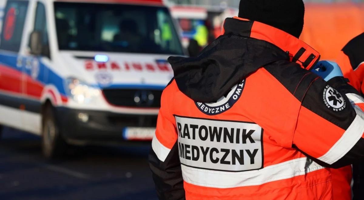 Wypadek w Aninie. Chłopiec wpadł pod pociąg, nie pamięta, co się stało