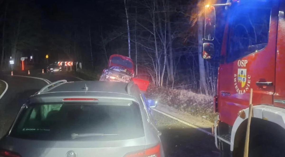 Groźny wypadek na Śląsku. 73-latek zjechał na przeciwległy pas