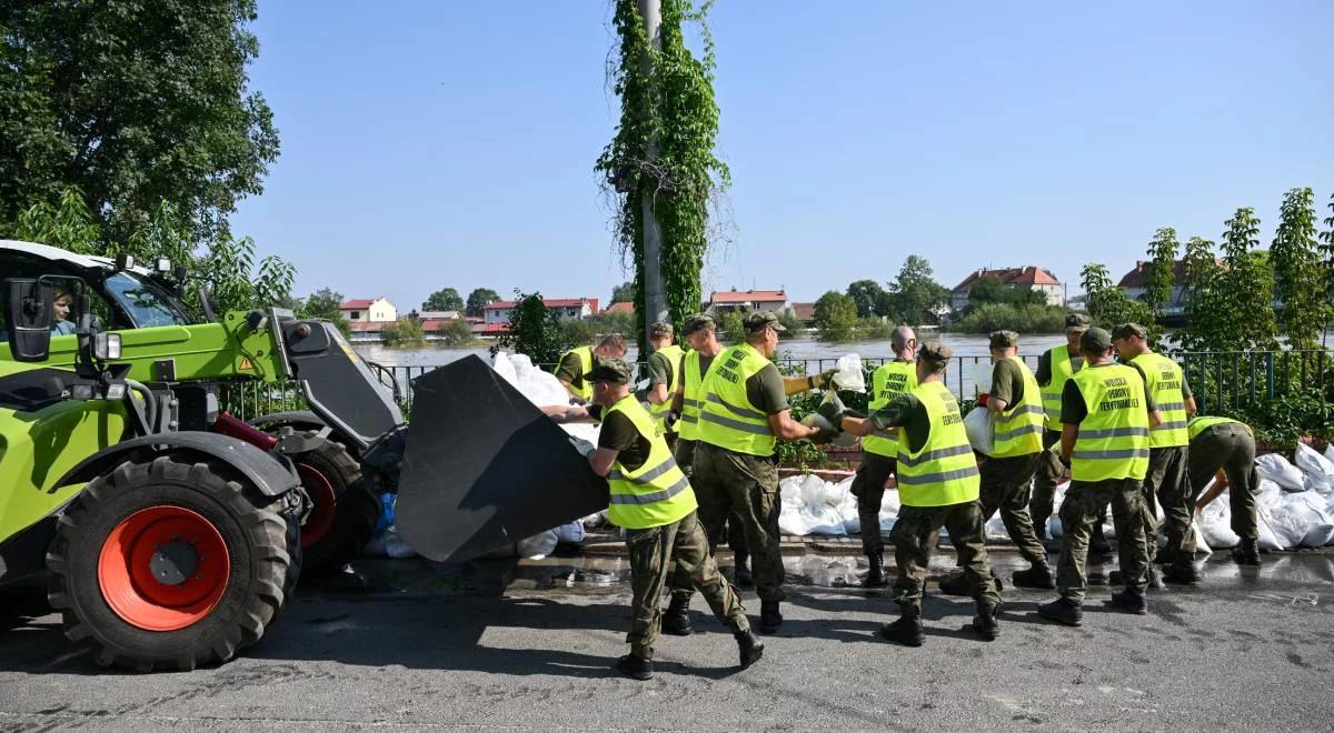 Żołnierze WOT pomagają powodzianom. Rusza operacja Feniks