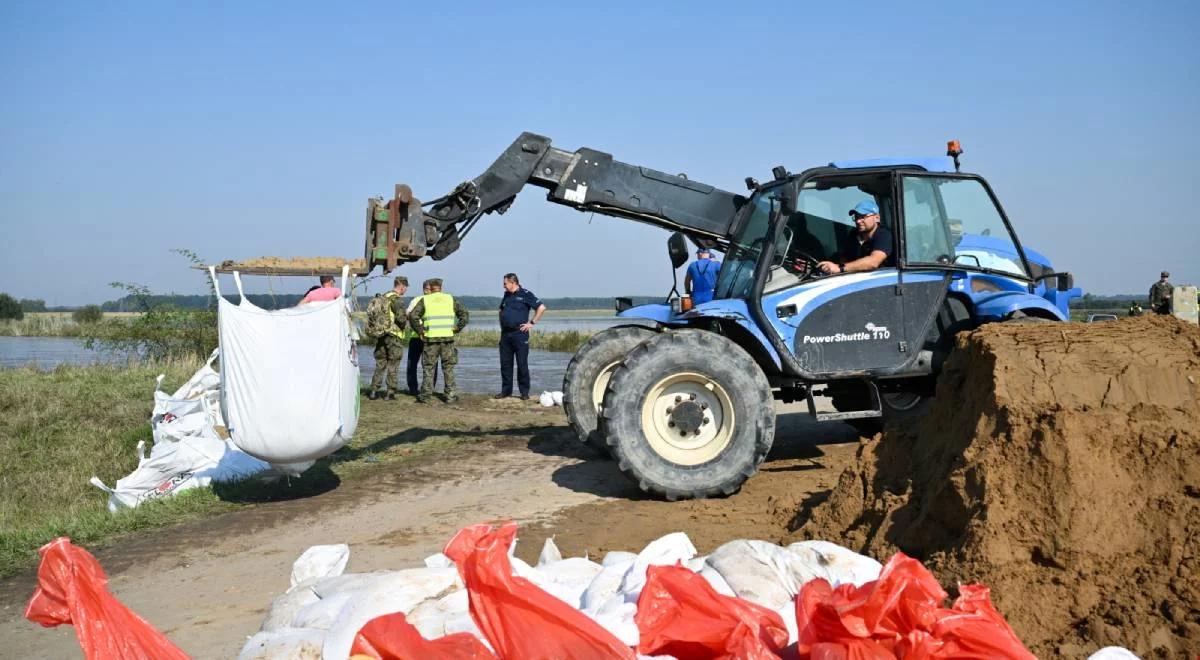 Publicyści o zarządzaniu kryzysem. "Powinny działać procedury, a nie sterowanie ręczne"