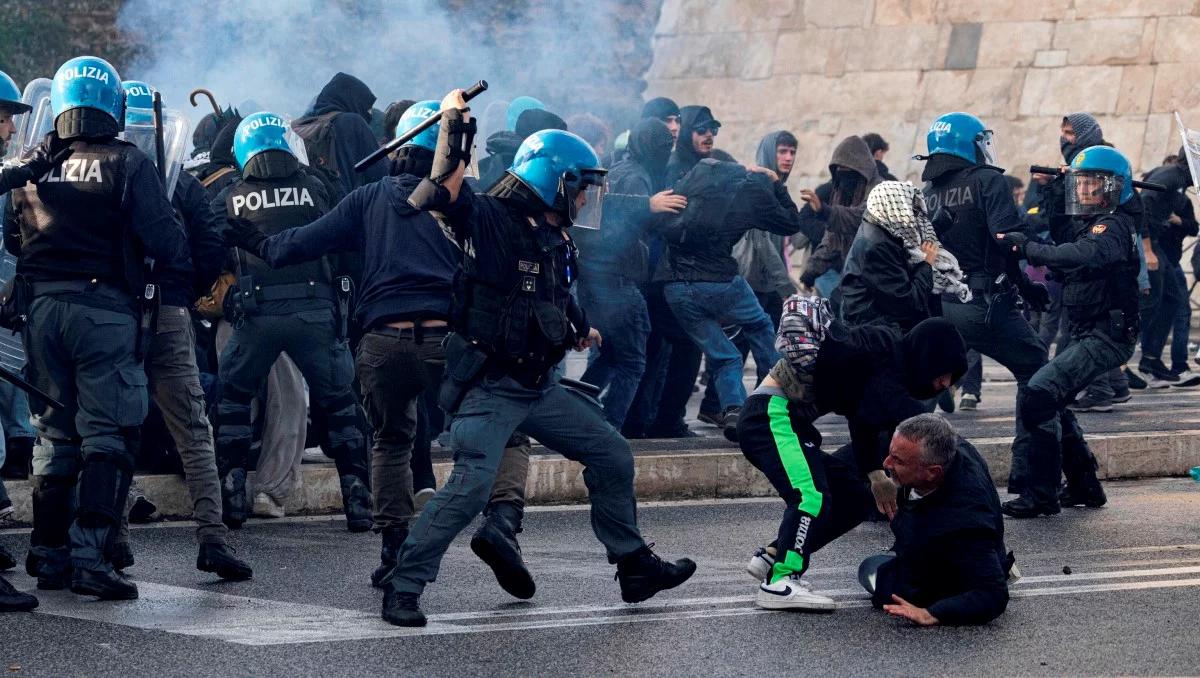 Dantejskie sceny w Rzymie. Ranni policjanci, w ruch poszły butelki i znaki drogowe