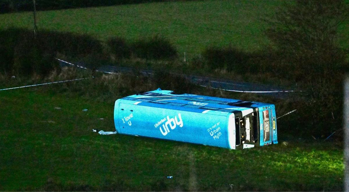 Wypadek autobusu z dziećmi w Irlandii Północnej. "Miejsce przypomina pole bitwy"